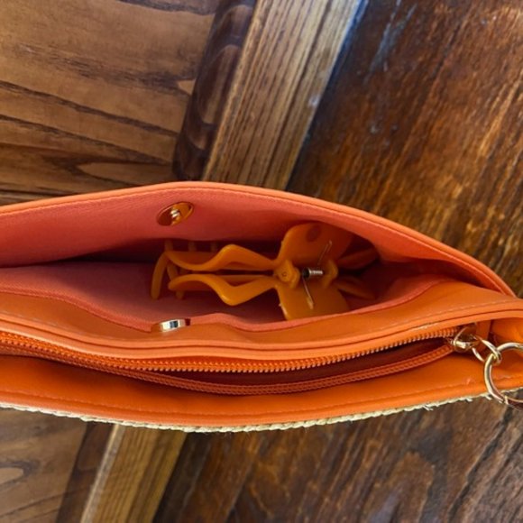 NEW Woven RAFFIA & ORANGE Pleather CLUTCH PURSE *Crystal DOLPHIN KEY FOB* Pocket - Picture 11 of 11